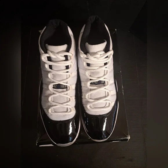 Jordan 11 Retro High Concord Men's Sneakers Size 13.